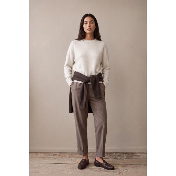 Fynch Hatton Barrel Wool Melange Trousers Espresso styled with cream jumper